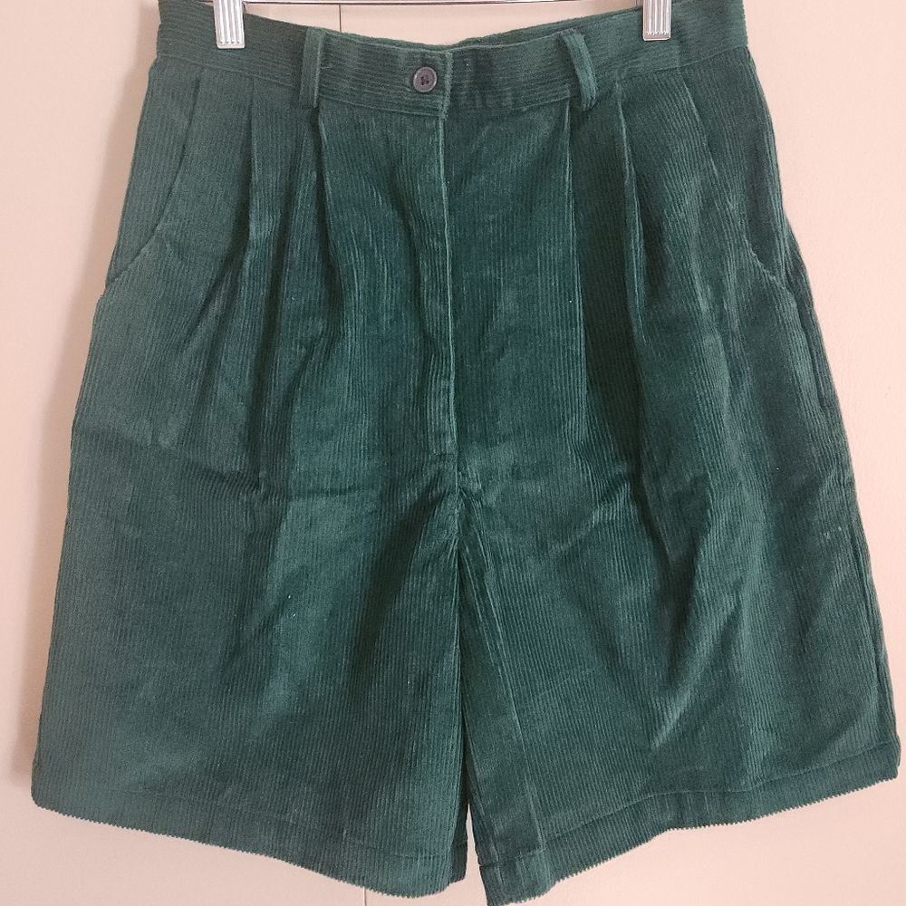 David Hollis green corduroy shorts 7" inseam side zip and pockets vintage